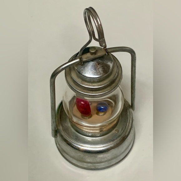 Mid Century Vintage Patented Metal Battery Operated Japanese Skater's Lamp - Picture 3 of 16